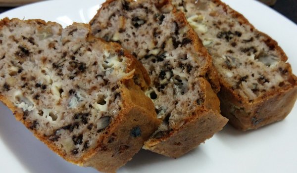 Кекс със синьо сирене, круши и орехи