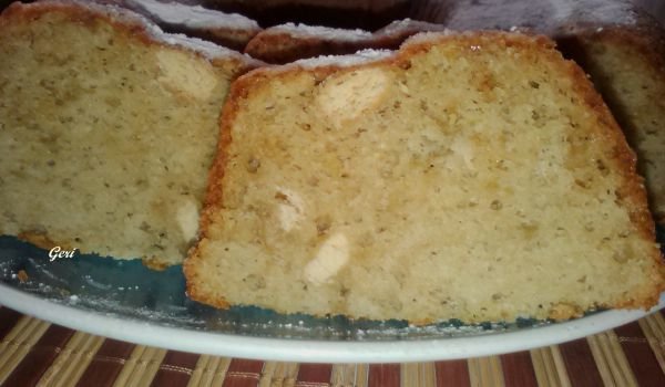 Кекс със сладко от праскови и бисквити