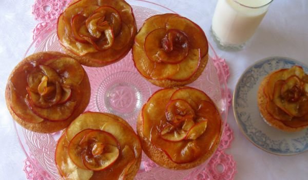 Кексчета с карамелизирани ябълки