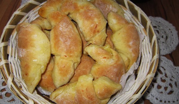 Кифли със сирене и кашкавал