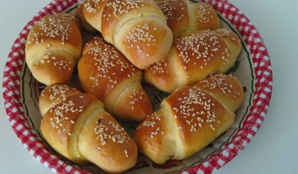 Кифли със сирене и шунка