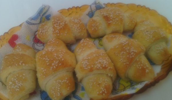 Кифли със сметана и краве сирене