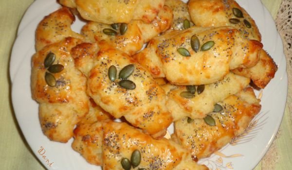 Кифлички с картофи и кашкавал