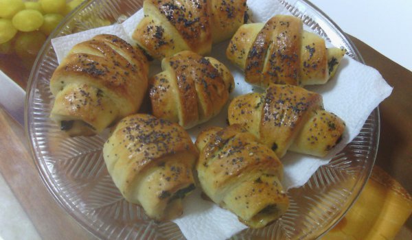 Кифлички с лапад и сирене