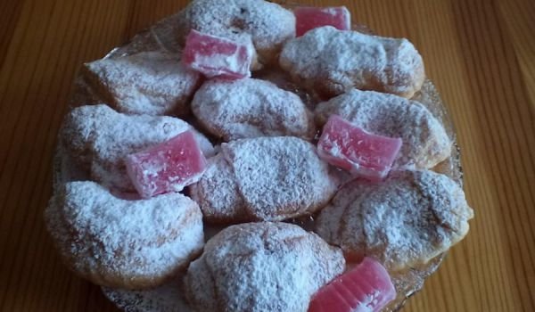 Кифлички с локум и кисело мляко