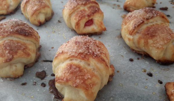 Кифлички с локум и масло