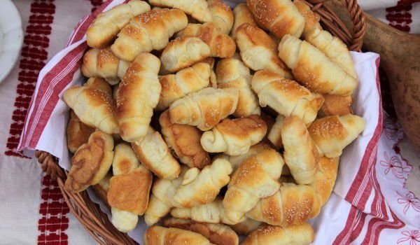 Кифлички с мая