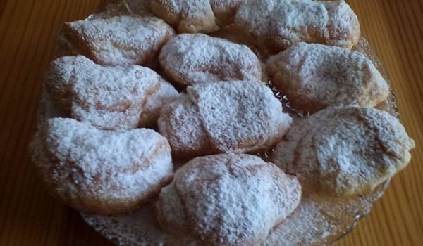 Кифлички с орехи и сладко