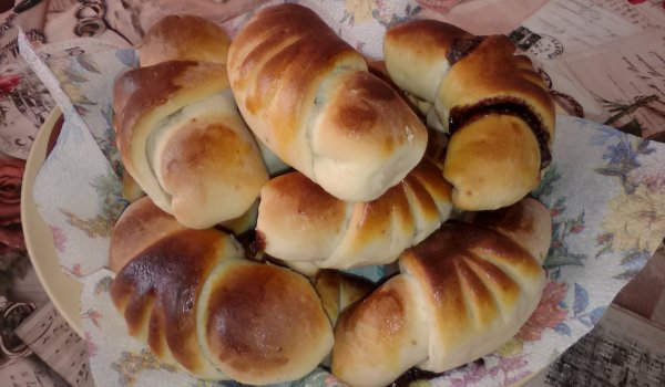 Кифлички с шоколад и орехи