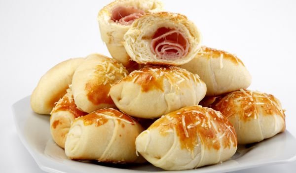 Кифлички с шунка и пресен лук