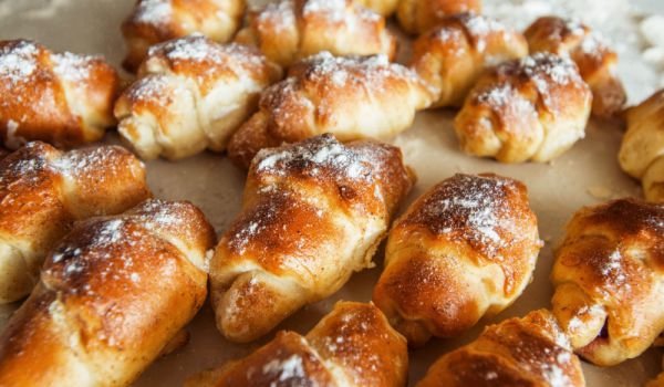 Кифлички със сирене от готово тесто