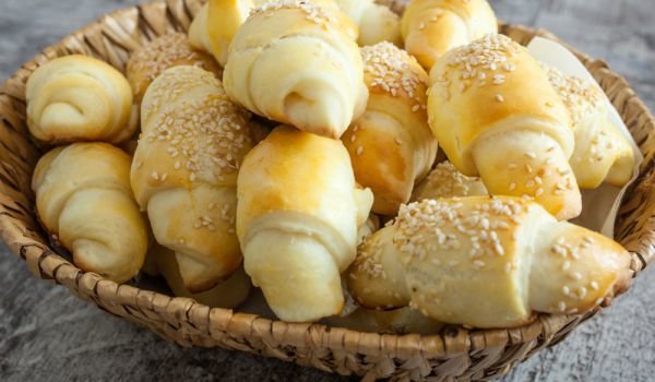 Кифлички със свинска мас