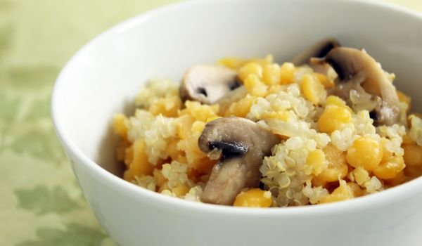 Киноа с гъби
