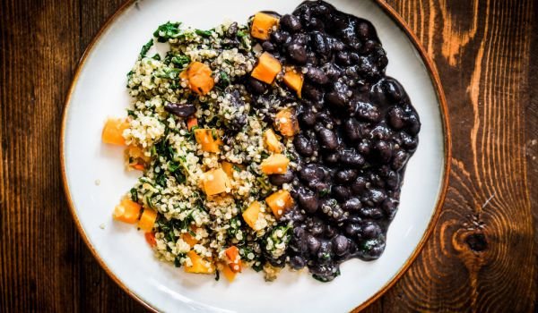 Киноа с коприва