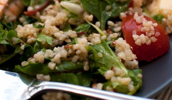Киноа със спанак и гауда
