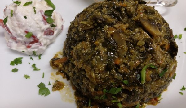 Киноа със спанак и левурда