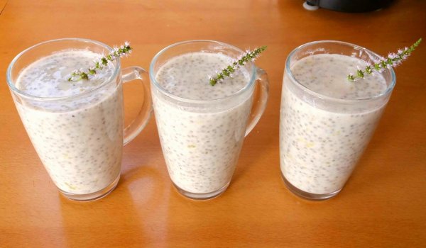 Кисело мляко с чиа и портокалов конфитюр
