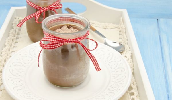 Кисело мляко със какао, сода и захар