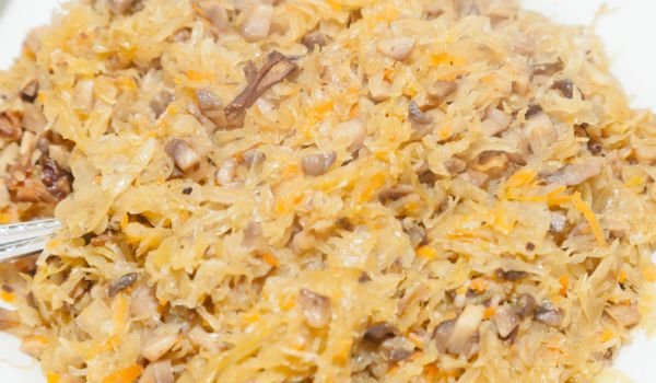 Кисело зеле с боб на фурна