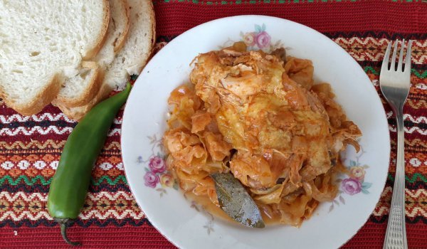 Кисело зеле с домашно пиле