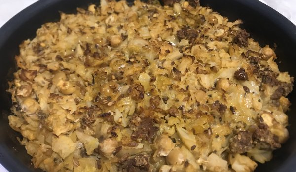 Кисело зеле с лимец, нахут и кайма на фурна