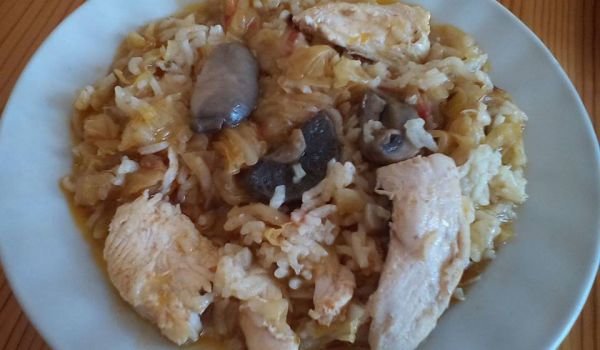 Кисело зеле с ориз, гъби и пиле