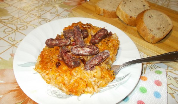 Кисело зеле с ориз, праз и луканка