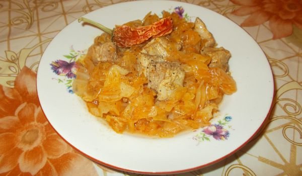 Кисело зеле със свински късчета
