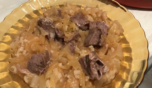 Кисело зеле със свински сърца и ориз