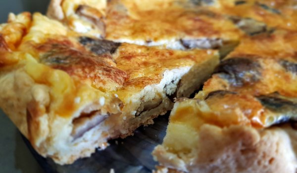 Киш с гъби и сметана