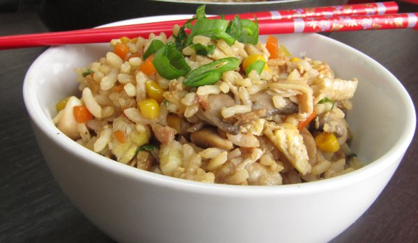 Китайски Ориз с Пилешко Месо