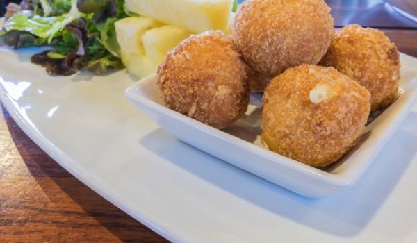 Кюфтенца от извара с босилек