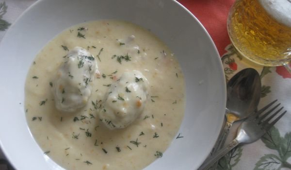 Кюфтенца с бял сос и моркови