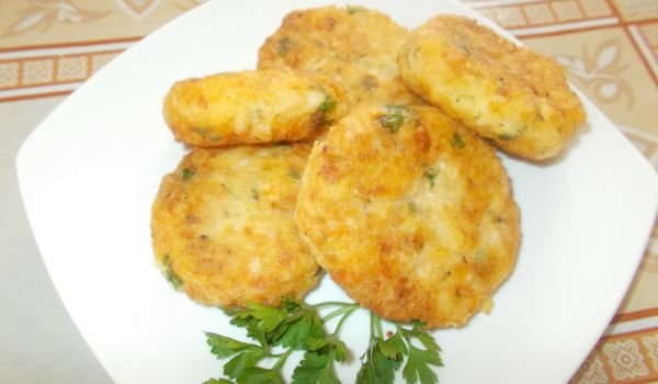 Кюфтенца с кафяв ориз и картофи