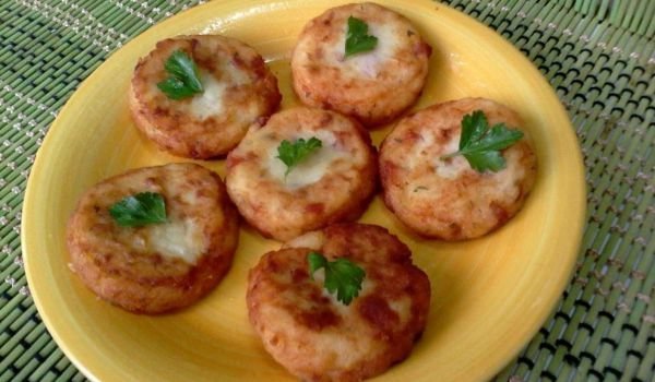 Кюфтенца с картофи и кренвирши