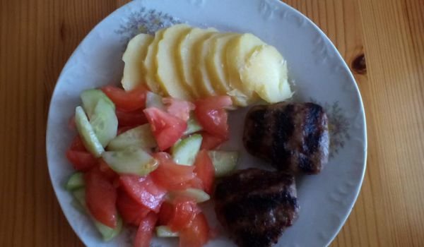 Кюфтенца с маслини на скара