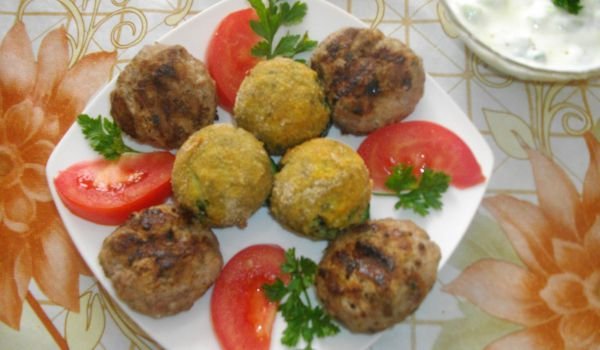 Кюфтенца с ориз и коприва на фурна