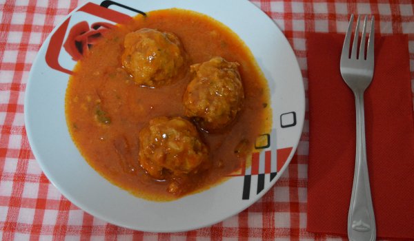 Кюфтенца с ориз в доматен сос