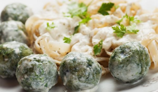 Кюфтенца със спанак и сирена