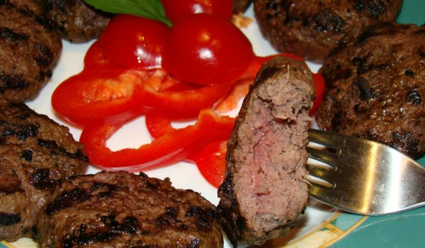 Кюфтета от конско месо на скара