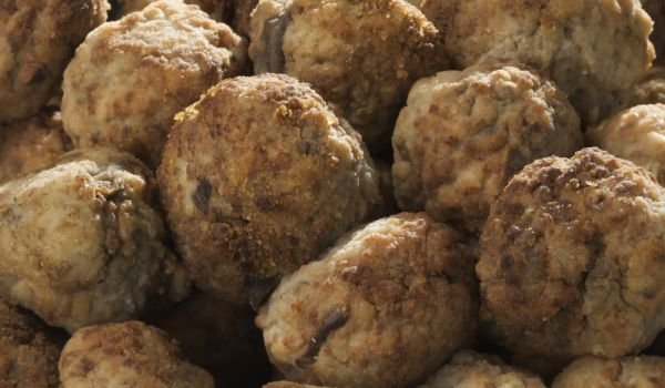 Кюфтета от патладжани с плънка от чушки