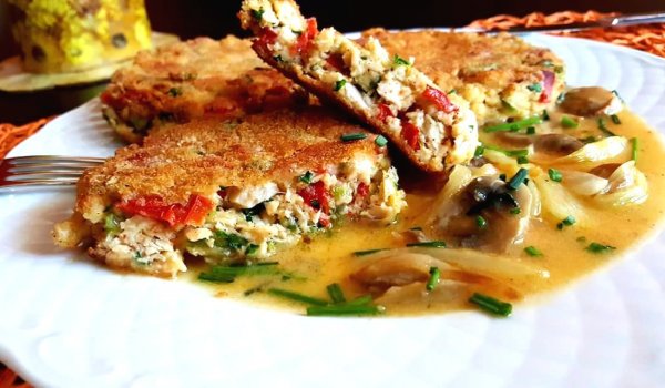 Кюфтета от печено пиле със сос