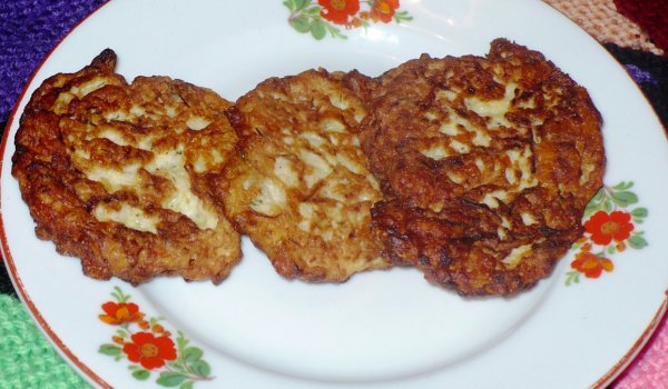 Кюфтета от тиквички с кашкавал