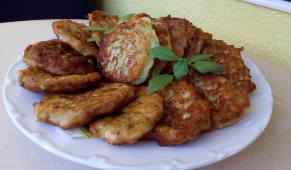 Кюфтета от тиквички с козе сирене