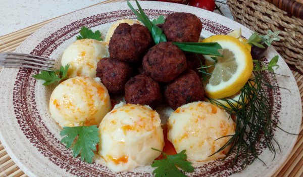 Кюфтета по свищовски с пикантна заливка
