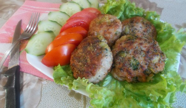 Кюфтета с броколи и лук