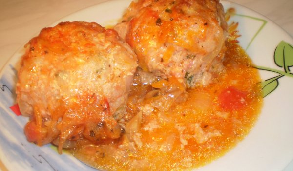 Кюфтета с ориз на фурна със сос