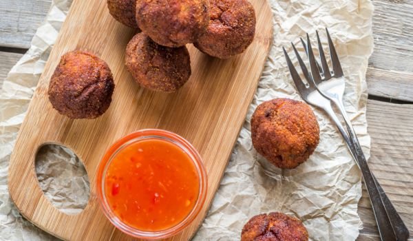 Кюфтета с пиле, картофи и кашкавал