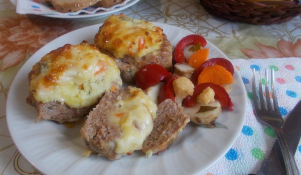 Кюфтета с разкошна плънка на фурна