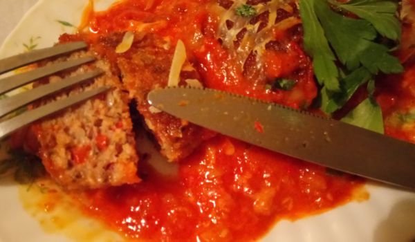 Кюфтета с различен доматен сос